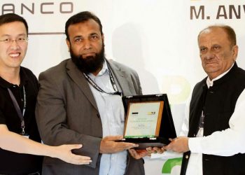Vivanco Presents Business Contribution Award to LMKT